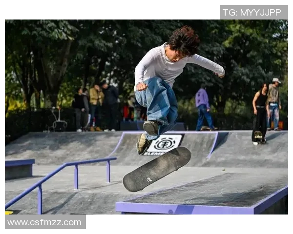 重庆滑板队在全国滑板节奏排行榜中荣获第八名展现出强大实力与潜力