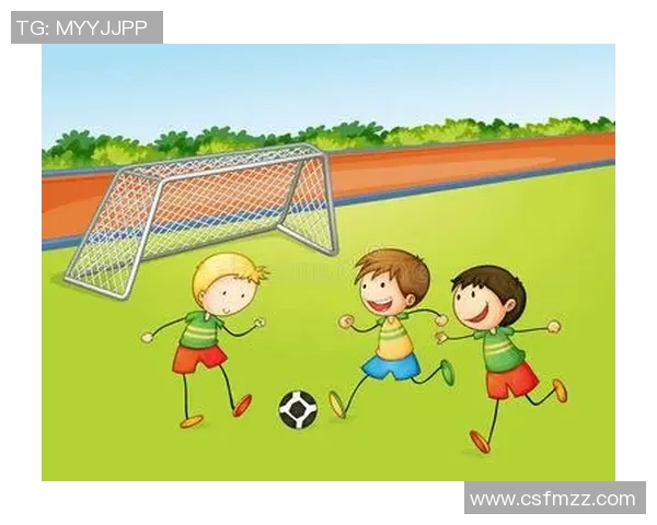 一年级小朋友们快乐踢足球的趣味时光与精彩瞬间